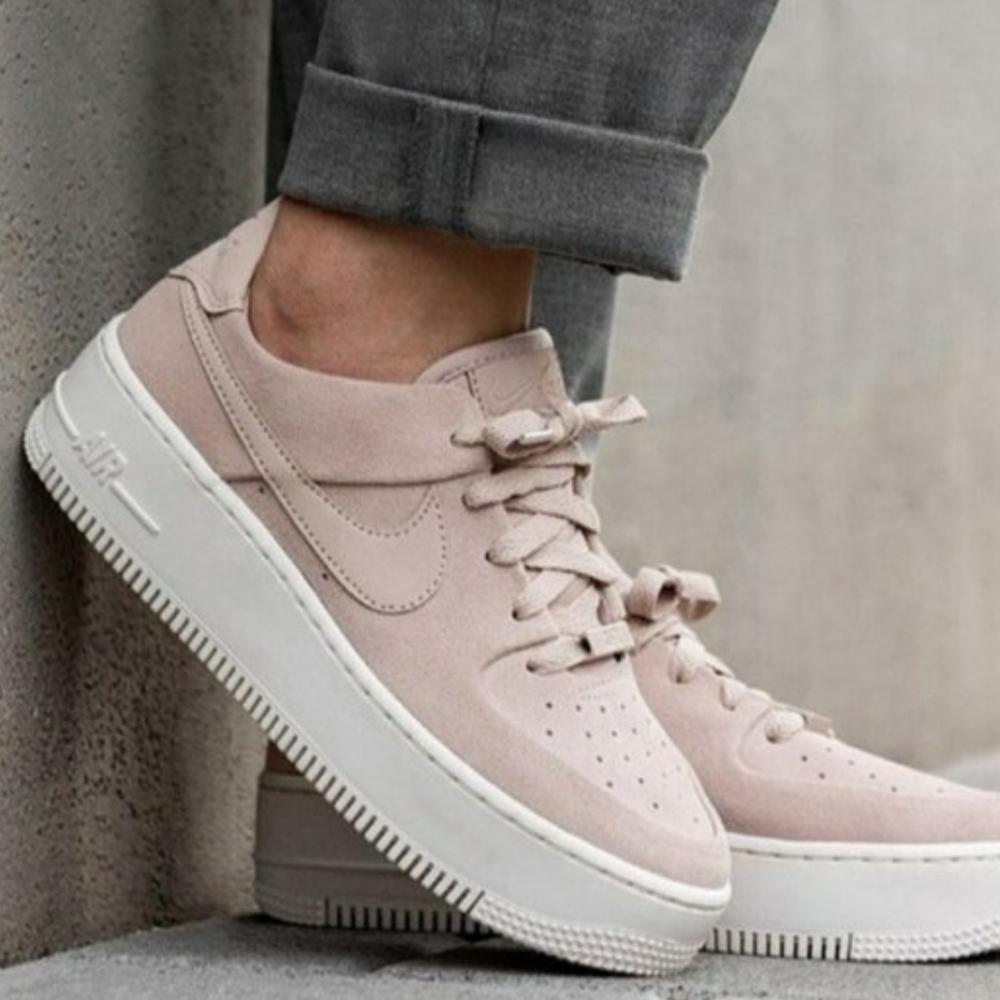 Nike Women's Sneakers in Light Pink and White